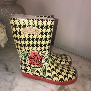Yellow and Black rain boots